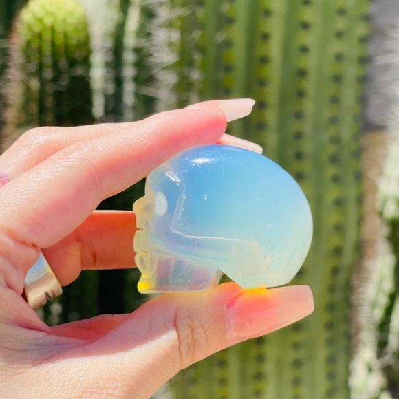 Opalite skull - Picture 4 of 5